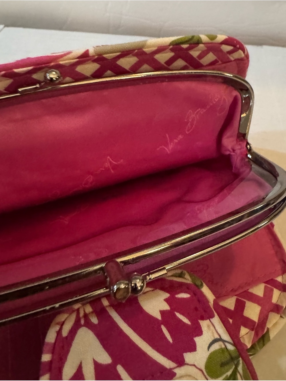 Vera Bradley Frame Wallet In The Retired Priscilla Pink Floral Pattern - Picture 5 of 7